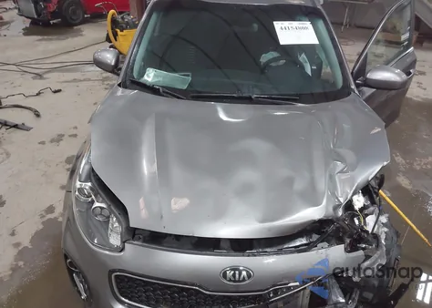 2018 Kia Sportage Lx z USA, uszkodzony, nr VIN KNDPMCAC2J7472299